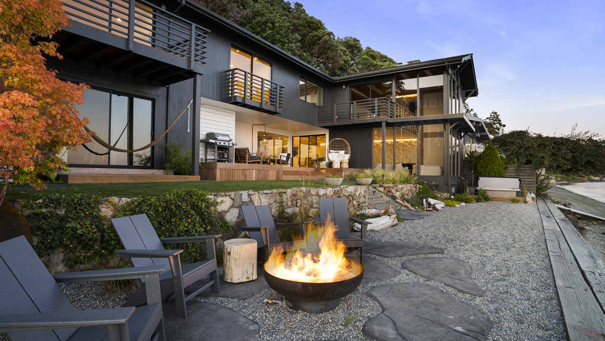 h9-exterior-patio-fire-pit.jpg