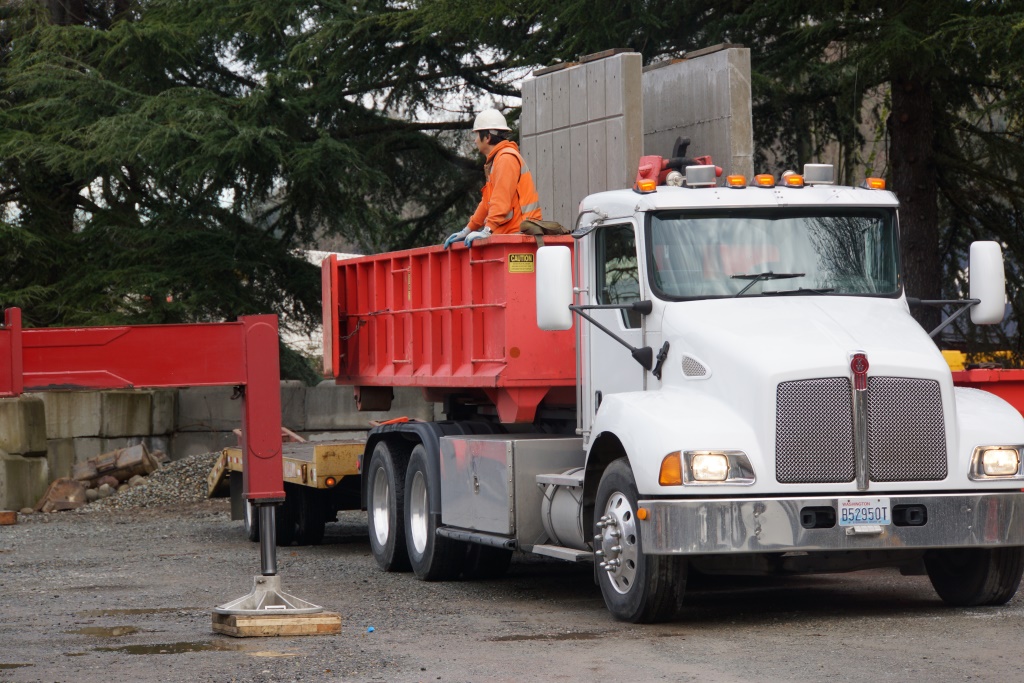 transporting-modular-concrete-walls.jpg